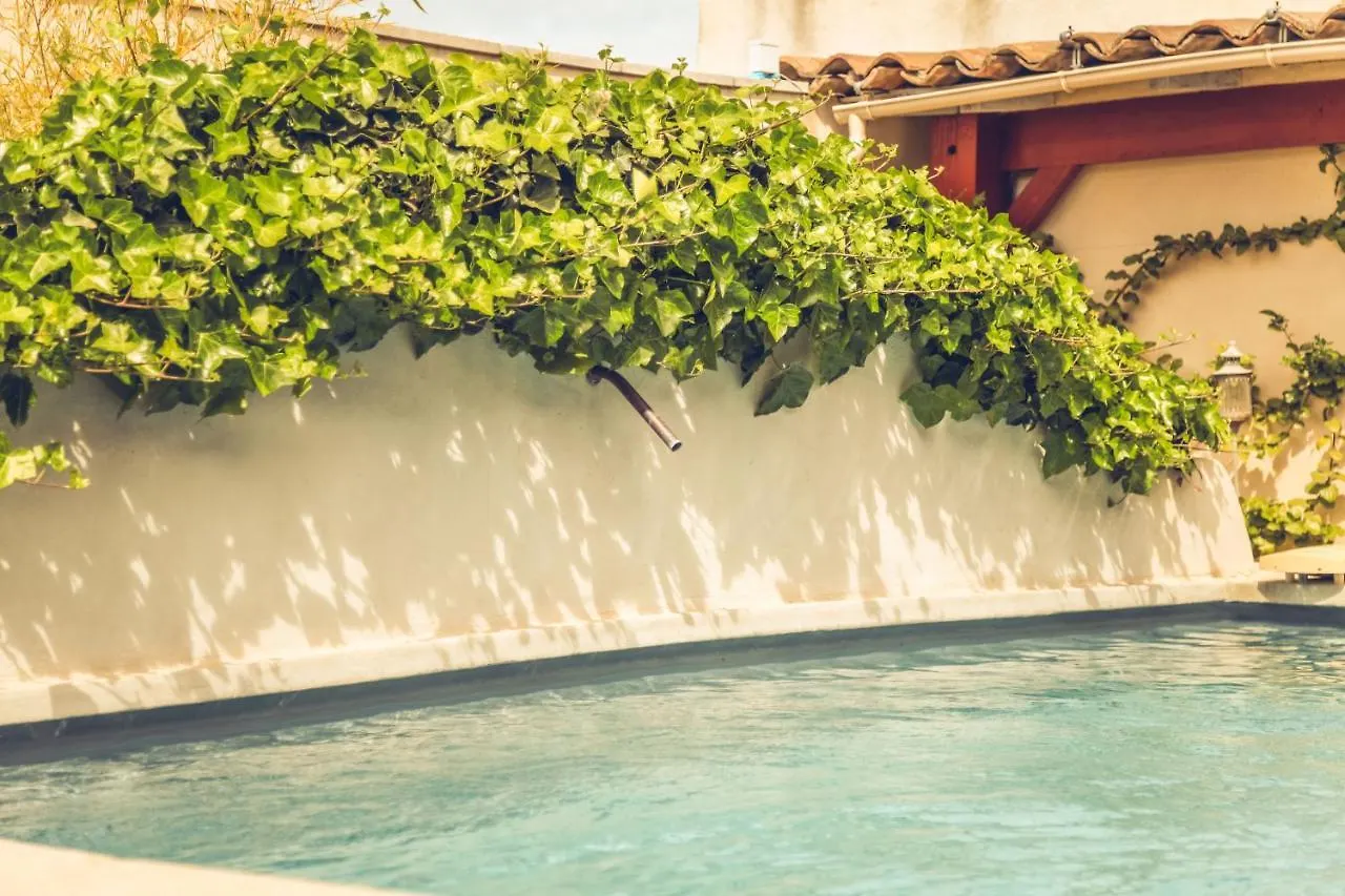 Bed & Breakfast Chambres D'Hotes L'Oreliane En Provence Only Adult