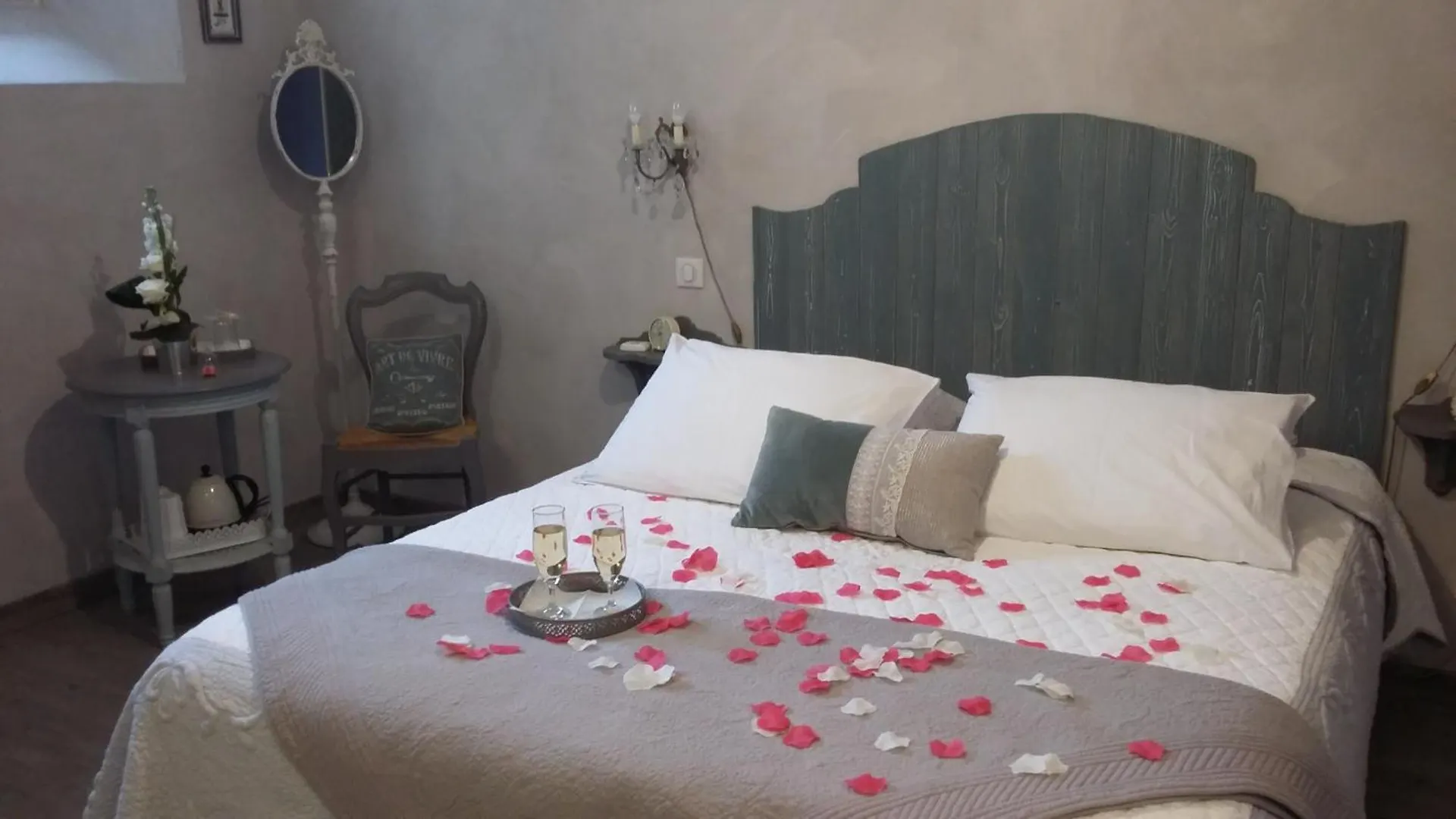 Chambres D'Hotes L'Oreliane En Provence Only Adult Bed & Breakfast Chateauneuf-de-Gadagne