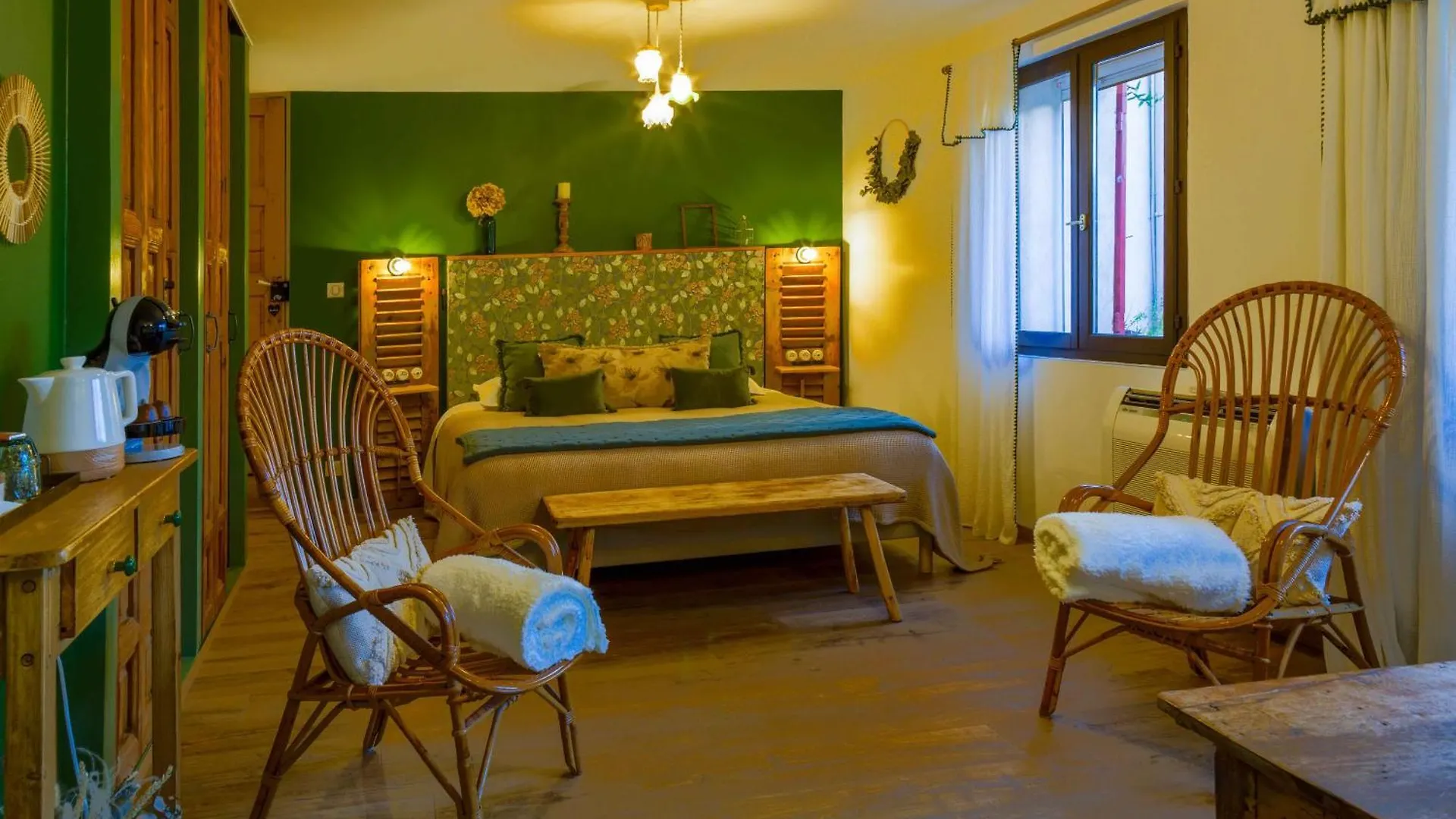 Bed & Breakfast Chambres D'Hotes L'Oreliane En Provence Only Adult