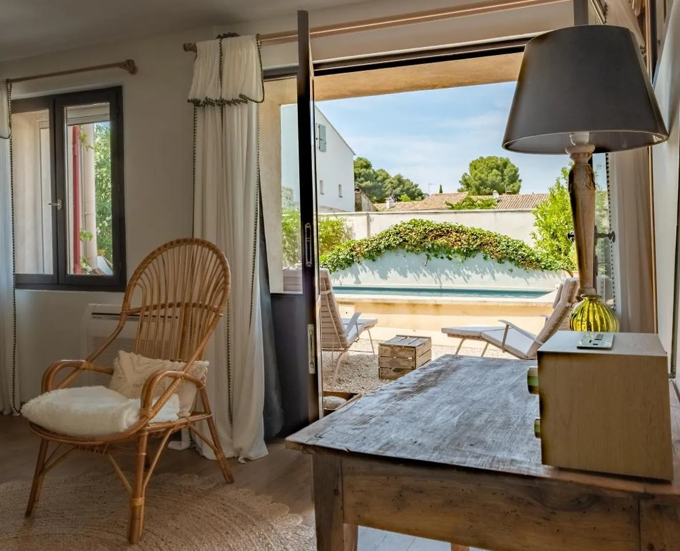 Chambres D'Hotes L'Oreliane En Provence Only Adult Bed & Breakfast