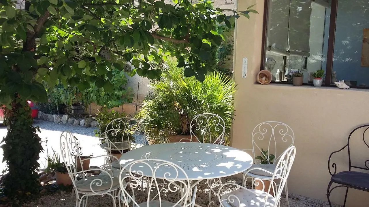 Chambres D'Hotes L'Oreliane En Provence Only Adult Châteauneuf-de-Gadagne 3*,